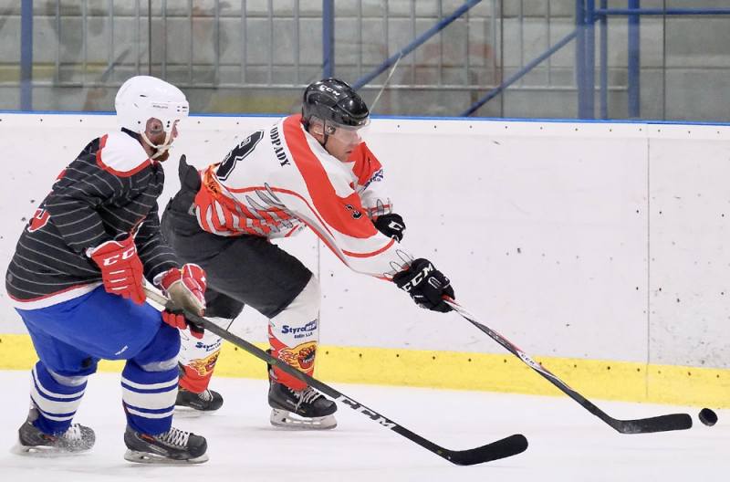 Foto: Ve čtvrtečním zápase AKHL hokejisté HC Devils porazili HC Lázenští Orli 8:7!