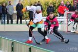 20221119125745_IMG_6280: Foto: Sešli se na šestém ročníku charitativního turnaje v „zabarákovém hokeji“ Šíša Cup 2022