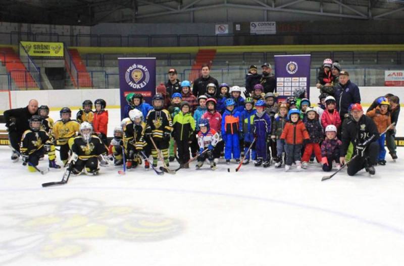 Děti si mohou v sobotu vyzkoušet hokej na zimním stadionu v Kutné Hoře!