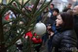 20221124215654_IMG_8034: Foto: Děti z MŠ Benešova II rozsvítily vánoční strom, pomohli rodiče!