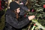 20221125194444_IMG_8701: Foto: Močovické děti ozdobily vánoční strom a potom ho i rozsvítily!