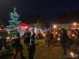 20221127130602_zehuby_vanoce201: Foto, video: Rozsvícení vánočního stromečku v Zehubech, aneb… už je tu zas, vánoční čas!