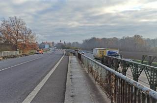 Pokud podmínky dovolí, budou na opravách mostu pokračovat i přes zimu