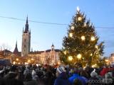 20221127232817_10: Věnovanka zahrála při rozsvícení vánočního stromu v Čáslavi