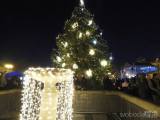 20221127232855_DSCN3166: Věnovanka zahrála při rozsvícení vánočního stromu v Čáslavi