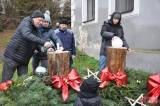 20221128225832_DSC_0016: Foto: V Chlístovicích uvili věnec, který v neděli rozsvítili i s vánočním stromem
