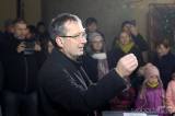 20221201221928_IMG_2041: Foto: Na „Adventním podvečeru“ v ZUŠ Kutná Hora pokřtili CD pěveckého sboru Caritas!