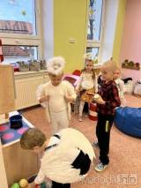 20221208101611_IMG_0624: Foto: Po tvořivém dni si děti v MŠ Sedlec užily andělskou pohádku