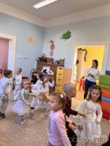 20221208101627_IMG_0650: Foto: Po tvořivém dni si děti v MŠ Sedlec užily andělskou pohádku