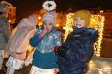 20221209204019_IMG_5952: Foto: U vánočního stromu v Čáslavi nadělovali andělé!