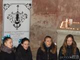 20221211165356_22: Sbor Caritas zazpíval v kostelíku sv. Bonifáce pro „Včelu Čáslavskou"