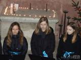 20221211165358_30: Sbor Caritas zazpíval v kostelíku sv. Bonifáce pro „Včelu Čáslavskou"