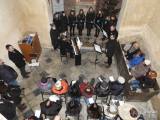 20221211165413_DSCN3526: Sbor Caritas zazpíval v kostelíku sv. Bonifáce pro „Včelu Čáslavskou"