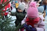 20221213221122_IMG_7967: Foto: Děti z kutnohorské MŠ Čtyřlístek rozsvítily vánoční strom na terase!
