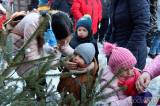 20221213221127_IMG_7979: Foto: Děti z kutnohorské MŠ Čtyřlístek rozsvítily vánoční strom na terase!