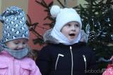 20221213221238_IMG_8169: Foto: Děti z kutnohorské MŠ Čtyřlístek rozsvítily vánoční strom na terase!