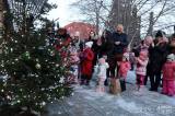 20221213221254_IMG_8227: Foto: Děti z kutnohorské MŠ Čtyřlístek rozsvítily vánoční strom na terase!