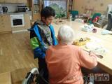 20221216140852_majak05: Děti z Cetra Maják potěšily babičky a dědečky v Domově Barbora Kutná Hora
