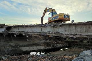 Rekonstrukce mostu u Nových Dvorů pokračuje i v zimním období