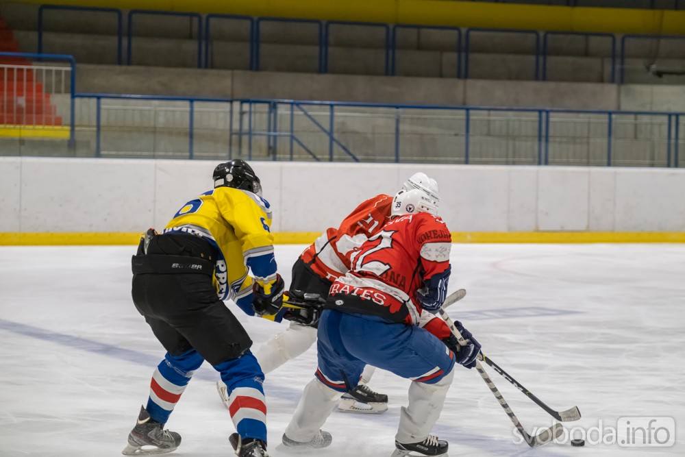 Foto: V úterním zápase AKHL hokejisté HC Piráti Volárna porazili HC Predátoři 23:3!