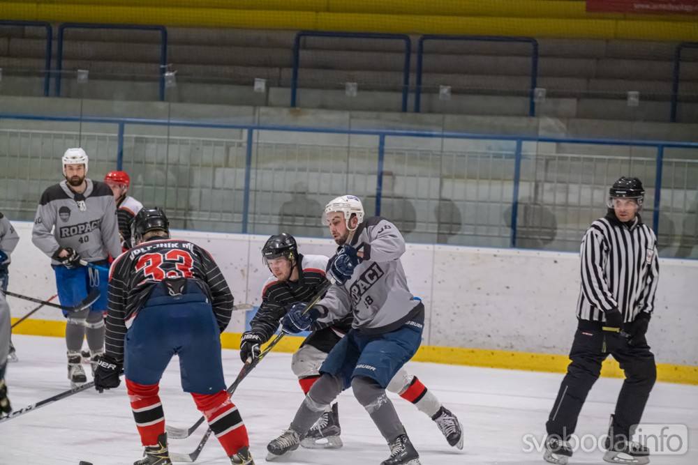 Foto: Ve čtvrtečním zápase AKHL hokejisté HC Ropáci porazili HC Lázeňští Orli 7:6!