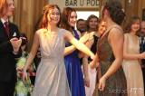 20230127233108_IMG_6578: Foto: Studenti oktávy čáslavského gymnázia pozvali ples na cestu kolem světa!