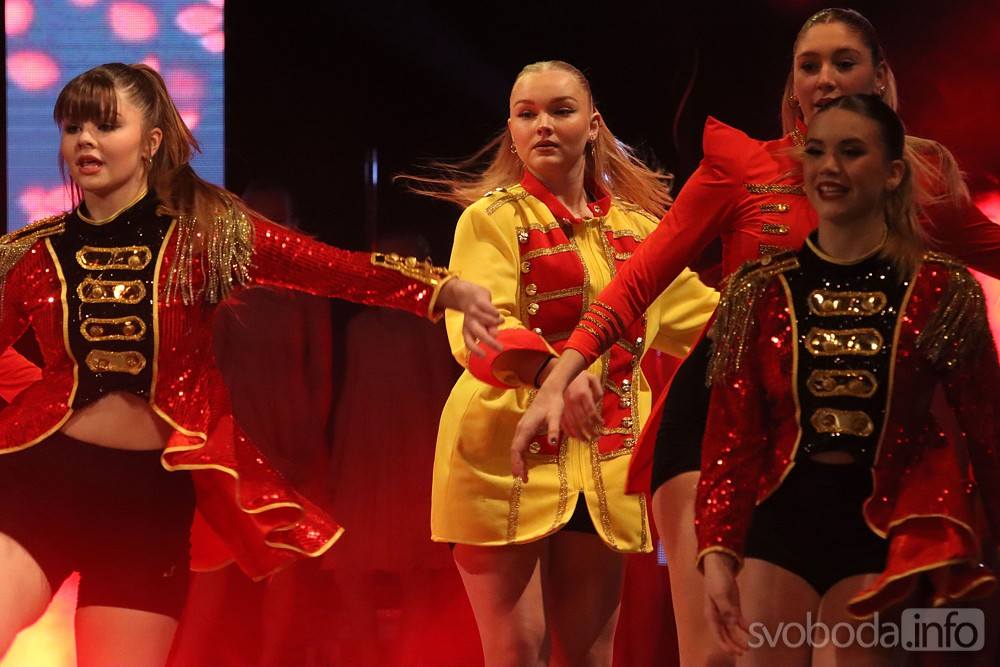 Foto: Taneční klub CrossDance připravil v kolínském divadle 13. CrossDanceShow!