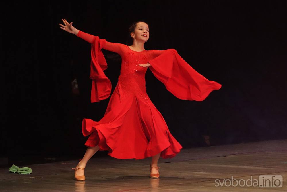 Foto: Taneční klub CrossDance připravil v kolínském divadle 13. CrossDanceShow!