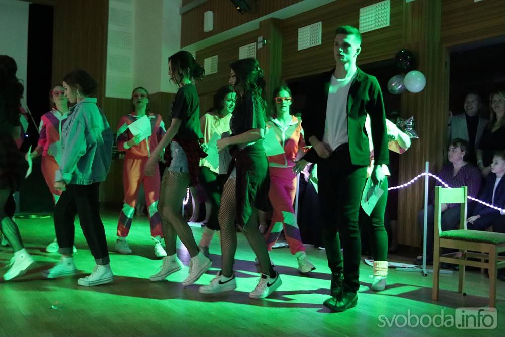 Foto: Maturanty čáslavského gymnázia na plese v Grandu provázel Josef Melen