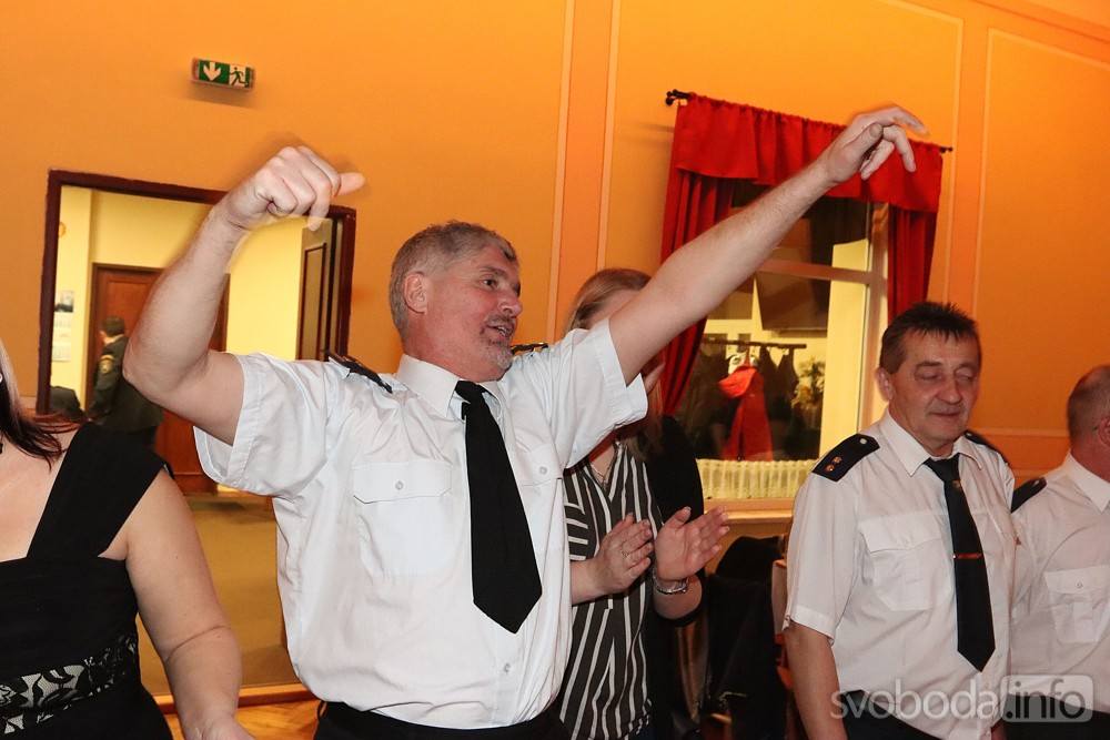 Foto: Taneční sál pohostinství Frmol v Tupadlech patřil tentokrát hasičům!