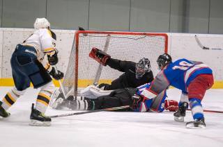 Foto: V pátečním zápase AKHL hokejisté HC Dělový koule porazili HC Koudelníci 6:4!