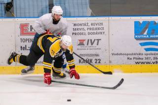 Foto: Ve čtvrtečním zápase AKHL hokejisté HC Vosy porazili HC Lázeňští orli 11:4!