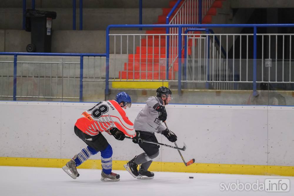 Foto: V nedělním zápase AKHL hokejisté HC Devils porazili HC Ropáci 8:2!