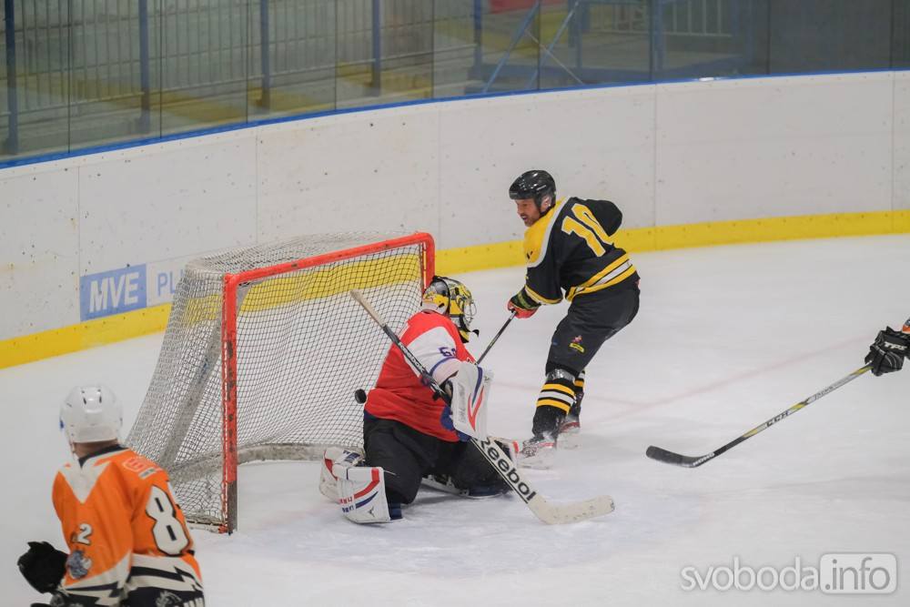 Foto: V úterním zápase AKHL hokejisté HC Vosy porazili HC Nosorožci 16:6!