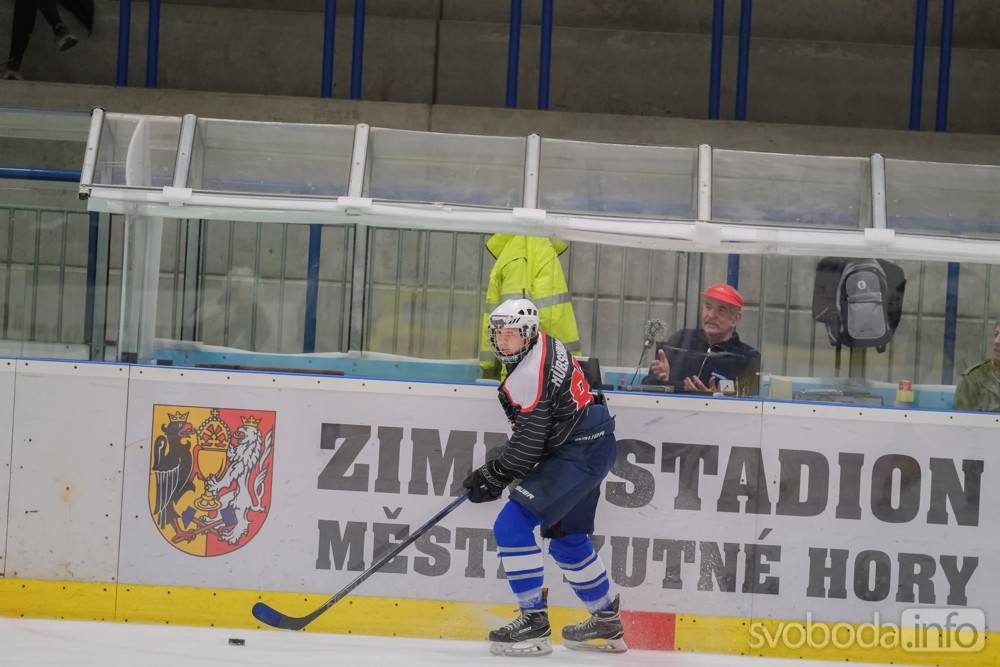 Foto: V pátečním zápase AKHL hokejisté HC Lázeňští orli porazili HC Dělový koule 10:3!