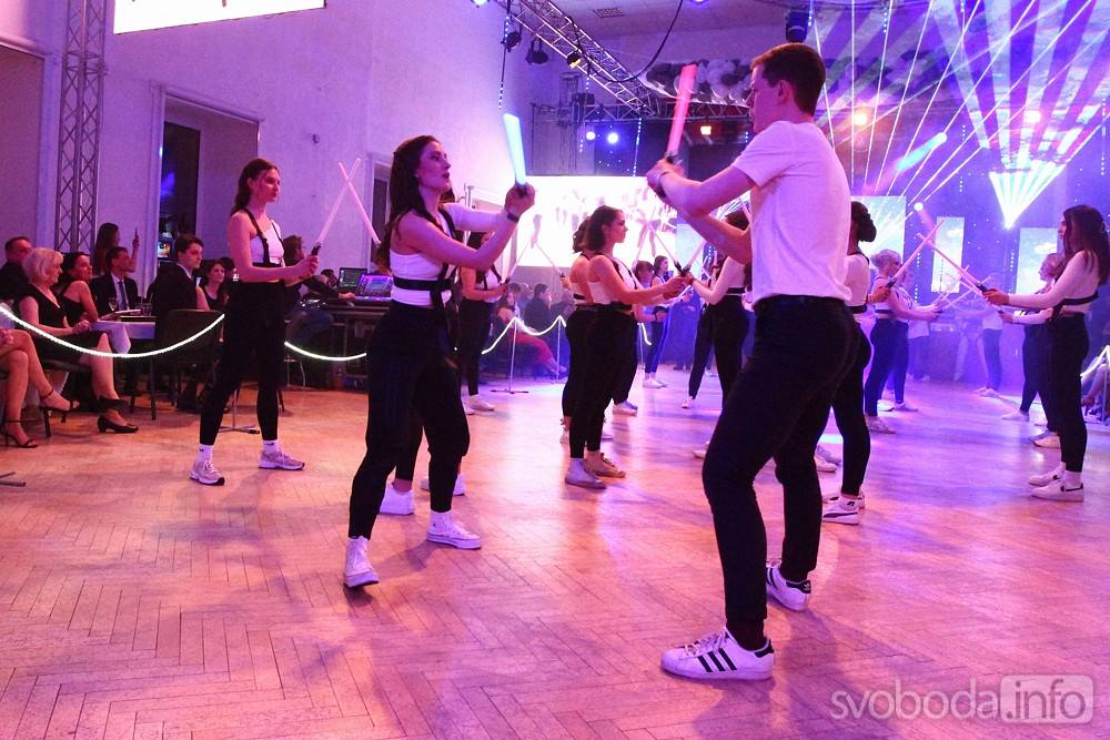 Foto: Studenti třídy C4B Gymnázia Jiřího Ortena uzavřeli letošní plesovou sezonu v Lorci