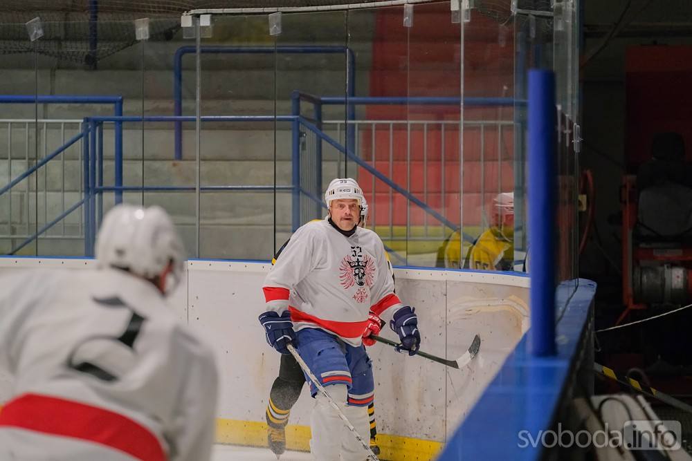 Foto: Ve čtvrtečním zápase AKHL hokejisté HC Piráti Volárna porazili HC Vosy 13:1!