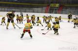20230324183133_IMG_0098: Foto: Hokejisté kutnohorského áčka vzdorovali na ledě nejmladším Sršňům!