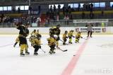 20230324183138_IMG_0113: Foto: Hokejisté kutnohorského áčka vzdorovali na ledě nejmladším Sršňům!