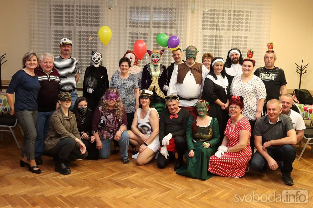 Foto: V kulturním domě v Bahně se v sobotu sešli na Maškarním plese