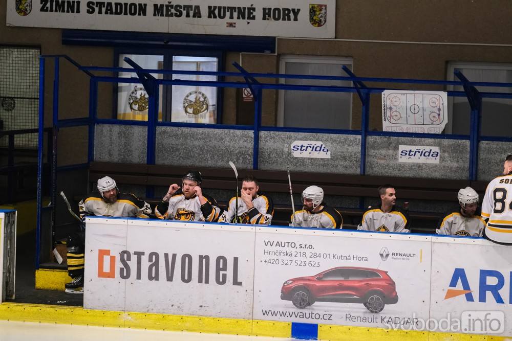 Foto: Ve čtvrtečním zápase o třetí místo vyhrál HC Dělový koule po samostatných nájezdech!