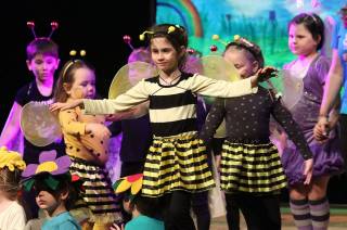 Foto: Mateřské školy Kutná Hora dvacet let slavily akademií v Tylově divadle