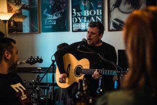 Foto: Honza Křížek přivezl do kutnohorského Blues Café Akustik Band