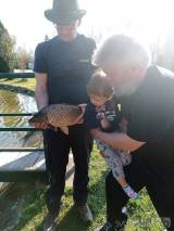 20230510163642_IMG_20230422_172611: Děti si v Paběnicích užily nejen chytání ryb, ale také hru s tajenkou!
