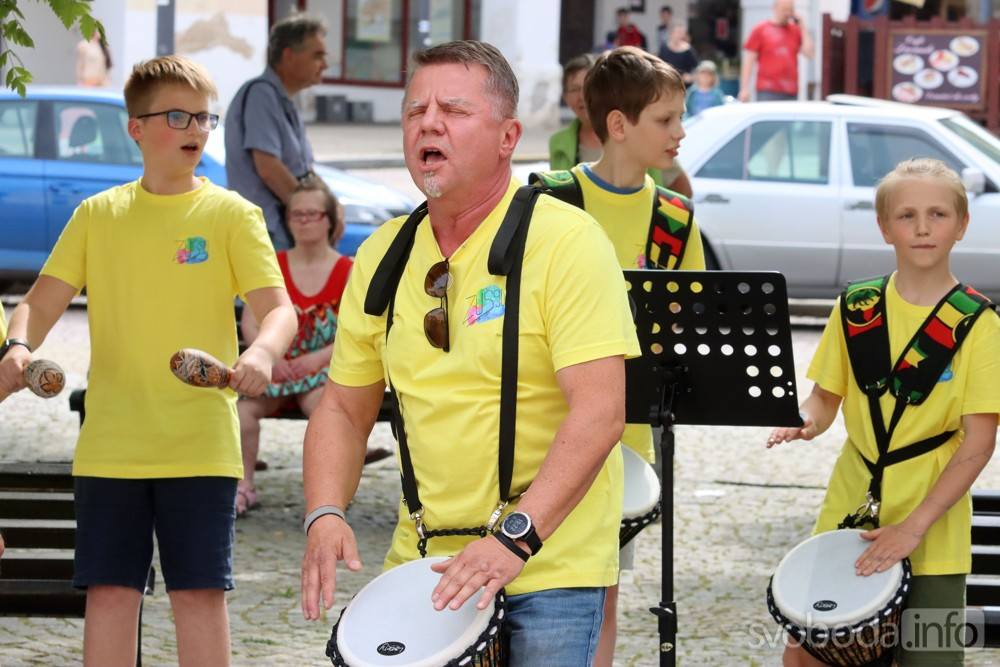 Foto, video: ZUŠ Open 2023 zahájila Samba v podání kutnohorských bubeníků!
