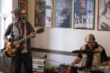 20230522205839_DX3S2093: Foto: Kapela St. Johnny Trio představila v Blues Café některé novinky