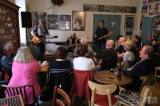 20230522205845_DX3S2161: Foto: Kapela St. Johnny Trio představila v Blues Café některé novinky