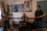 20230522205846_DX3S2190: Foto: Kapela St. Johnny Trio představila v Blues Café některé novinky