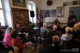 20230522205847_DX3S2205: Foto: Kapela St. Johnny Trio představila v Blues Café některé novinky