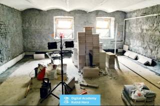 Práce na rekonstrukci střední školy Digital Academy v Kutné Hoře stále pokračují